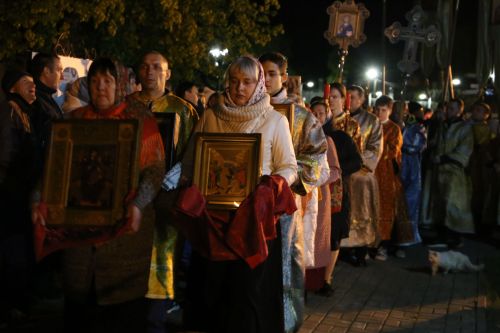 В храме Воскресения Христова прошли пасхальная служба и крестный ход