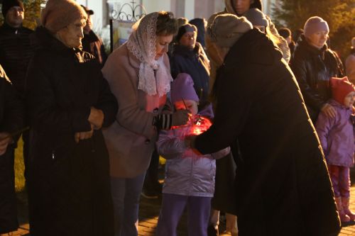 В храме Воскресения Христова прошли пасхальная служба и крестный ход