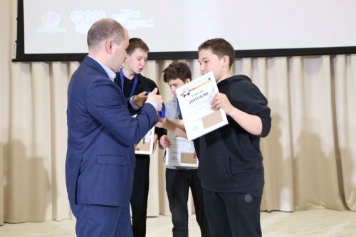 В Алексеевском прошли первые соревнования по фиджитал-спорту