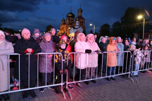 В Алексеевском День Победы завершился праздничным концертом