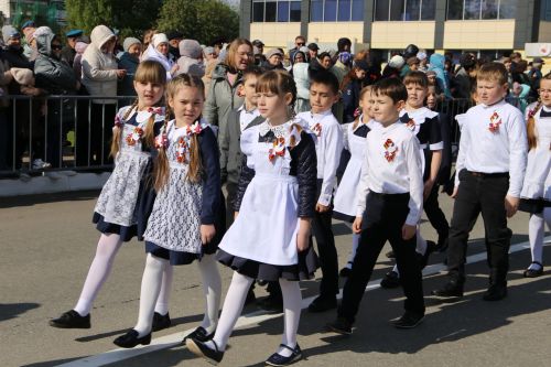 Фоторепортаж: в Алексеевском прошел парад Победы