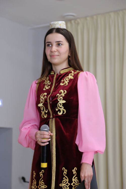 Алексеевская поэтесса Алсу НазМи отметила 15 лет творчества