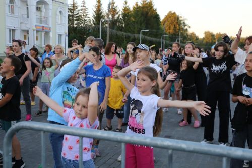 Пенная вечеринка и дискотека зажгли День молодежи в Алексеевском
