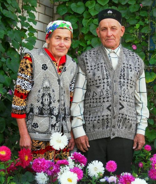 Кадерле Әниебез Хисмиева Хания Нәби кызын олы юбилее 80 яшьлек туган көне белән котлыйбыз