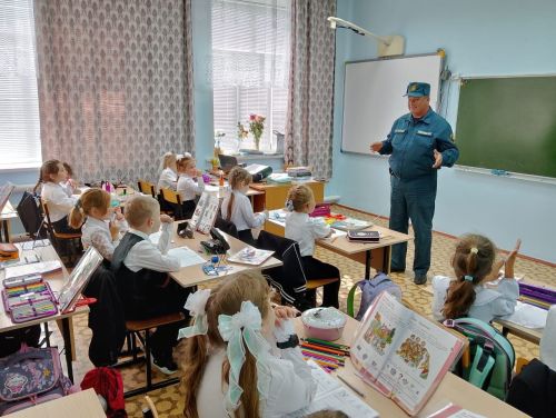 В Билярской школе Алексеевского района прошёл урок безопасности для первоклассников