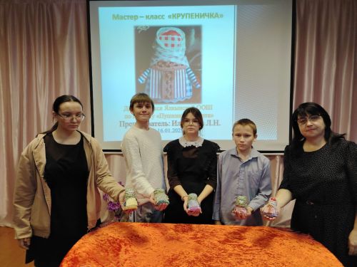 В Ялкынском доме культуры прошёл мастер-класс по созданию куклы-оберега