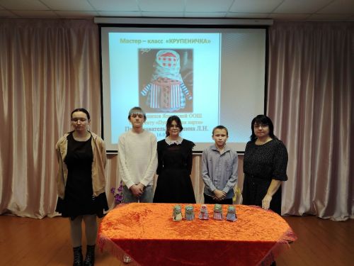 В Ялкынском доме культуры прошёл мастер-класс по созданию куклы-оберега