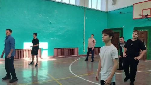 Волейбол объединил поколения в Мокрокурналинской школе
