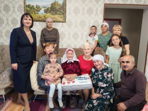 В Алексеевском поздравили с юбилеем ветерана труда