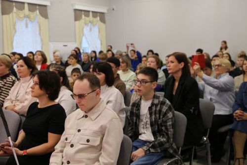 «Гармония души»: в школе искусств прошёл день, который объединил детей с разными возможностями