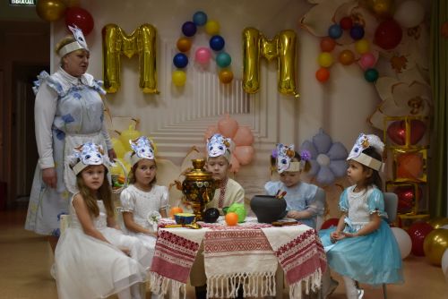 В Алексеевском приюте «Забота» чествовали мам и бабушек