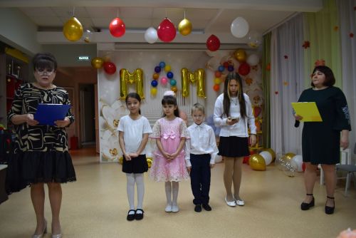 В Алексеевском приюте «Забота» чествовали мам и бабушек