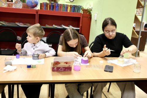 В центральной библиотеке прошёл тёплый праздник «Мамин день»