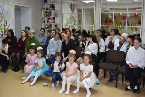 В Алексеевском приюте «Забота» чествовали мам и бабушек