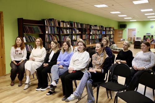 В центральной библиотеке прошёл тёплый праздник «Мамин день»