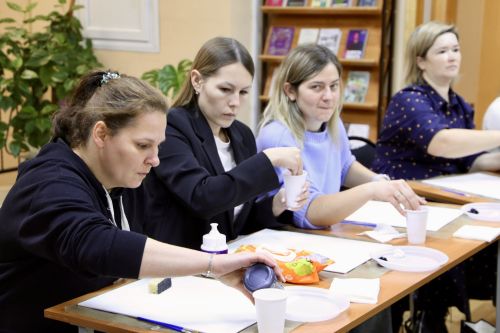В центральной библиотеке прошёл тёплый праздник «Мамин день»