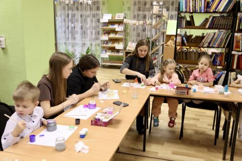 В центральной библиотеке прошёл тёплый праздник «Мамин день»