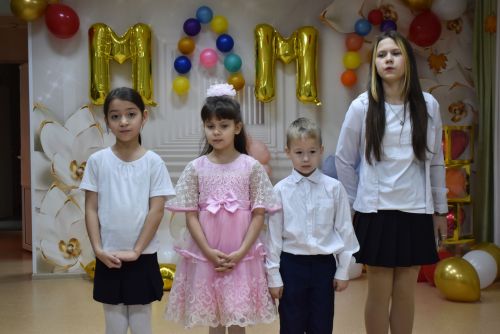 В Алексеевском приюте «Забота» чествовали мам и бабушек