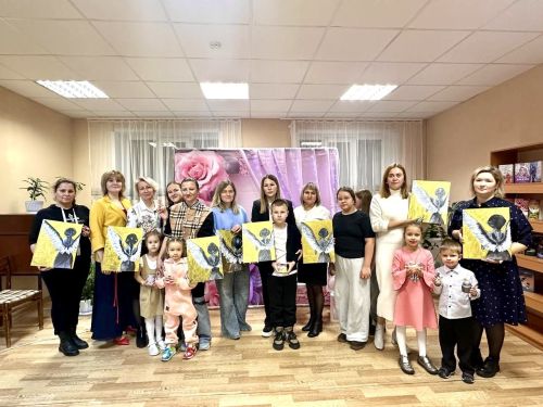 В центральной библиотеке прошёл тёплый праздник «Мамин день»