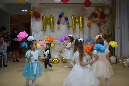 В Алексеевском приюте «Забота» чествовали мам и бабушек