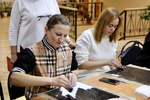 В центральной библиотеке прошёл тёплый праздник «Мамин день»