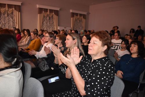 В Алексеевской детской школе искусств прошел душевный концерт ко Дню матери