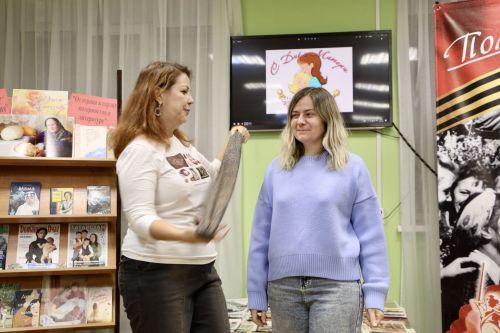 В центральной библиотеке прошёл тёплый праздник «Мамин день»