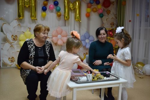 В Алексеевском приюте «Забота» чествовали мам и бабушек