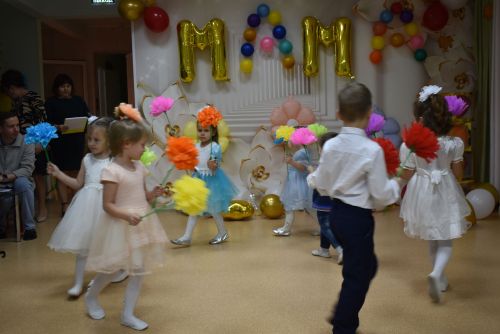 В Алексеевском приюте «Забота» чествовали мам и бабушек