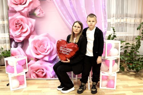 В центральной библиотеке прошёл тёплый праздник «Мамин день»