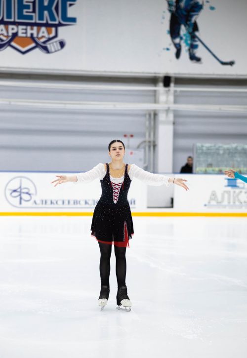 «Бурлеск» на льду: в «Алекс-Арене» прошло грандиозное новогоднее шоу