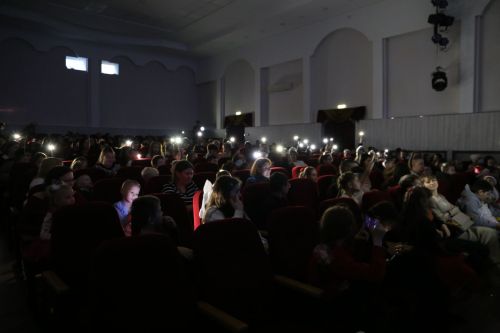 В Алексеевском состоялось предновогоднее представление для детей участников СВО