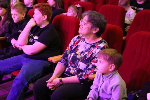 В Алексеевском состоялось предновогоднее представление для детей участников СВО