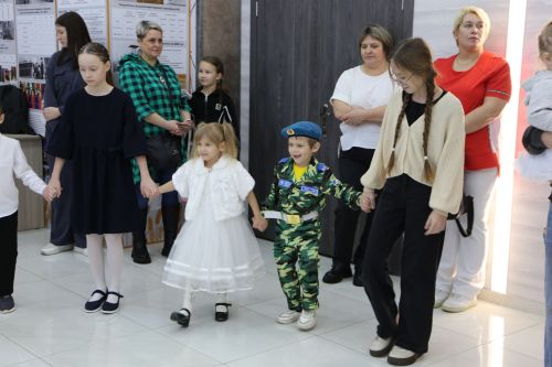 В Алексеевском состоялось предновогоднее представление для детей участников СВО