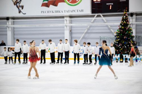 «Бурлеск» на льду: в «Алекс-Арене» прошло грандиозное новогоднее шоу