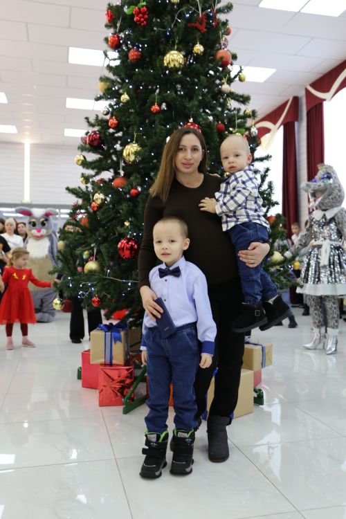 В Алексеевском состоялось предновогоднее представление для детей участников СВО
