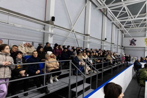 «Бурлеск» на льду: в «Алекс-Арене» прошло грандиозное новогоднее шоу