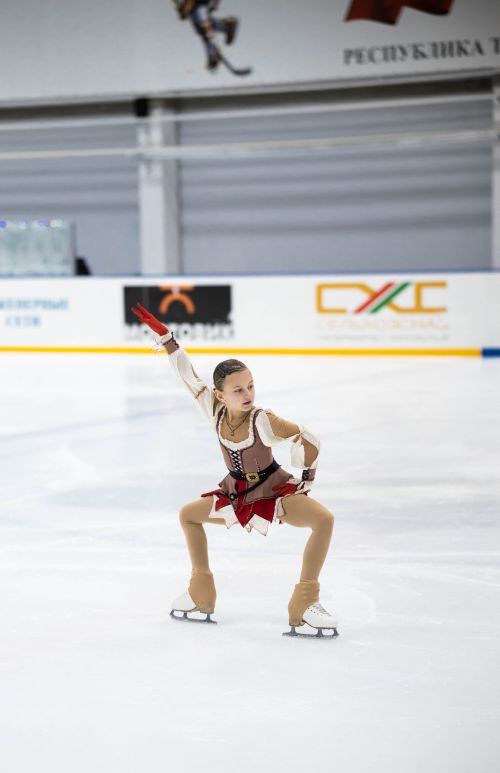«Бурлеск» на льду: в «Алекс-Арене» прошло грандиозное новогоднее шоу