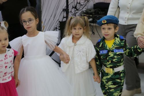 В Алексеевском состоялось предновогоднее представление для детей участников СВО