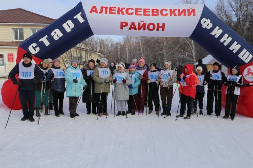 Больше трехсот человек приняло участие в «Лыжне России»