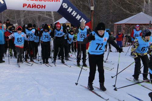 Больше трехсот человек приняло участие в «Лыжне России»