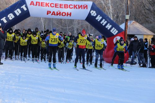 Больше трехсот человек приняло участие в «Лыжне России»