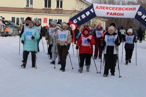 Больше трехсот человек приняло участие в «Лыжне России»