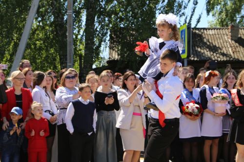 Минпросвещения утвердило даты школьных праздников в 2025 году