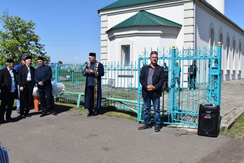 В Средних Тиганах установили полумесяц на новый минарет