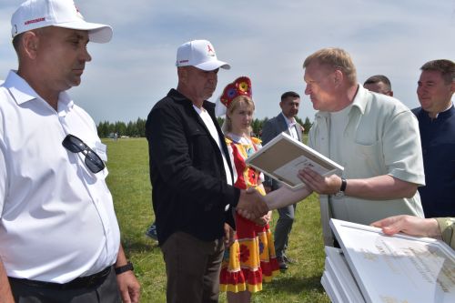 На Сабантуе в Алексеевском чествовали лучших работников района: полный список награждённых