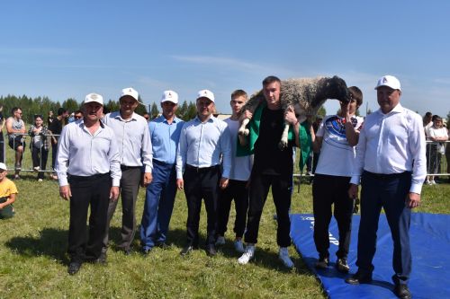 Названы абсолютные батыры национальной борьбы «Кореш» на районном Сабантуе в Алексеевском