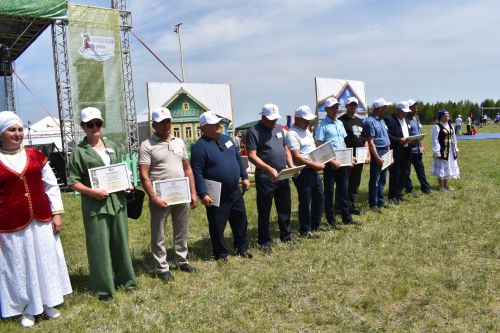 На Сабантуе в Алексеевском чествовали лучших работников района: полный список награждённых