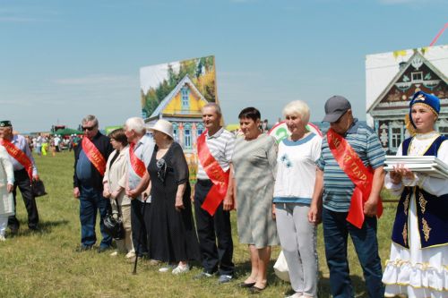 На Сабантуе чествовали золотые и молодые семьи: мудрость и любовь через десятилетия
