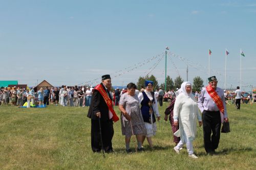 На Сабантуе чествовали золотые и молодые семьи: мудрость и любовь через десятилетия